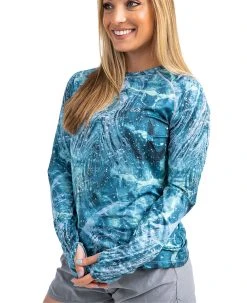 Realtree Fishing Long Sleeve Performance Women's Green Raglan Shirt | COV3 8 Realtree Fishing Long Sleeve Performance Women's Green Raglan Shirt | COV3 -Camouflage Sales Shop W106 CG FRONT.JPG 22369.1692709791